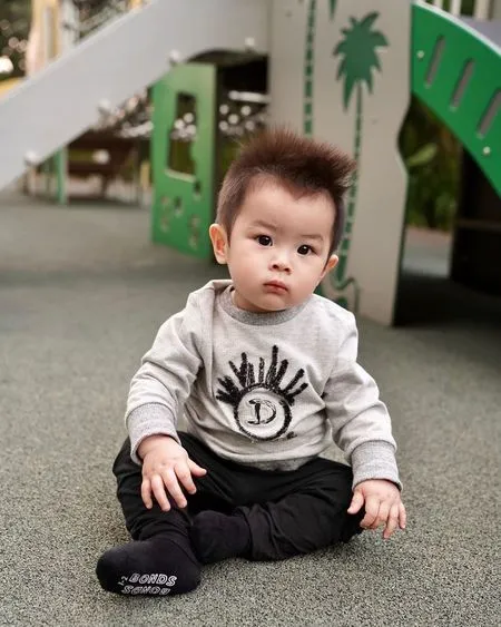 Sandra Dewi Unggah Foto Foto Baby Mikhael Moeis 10 Bulan Rambut Jabriknya Lucu Banget Kapanlagi Com