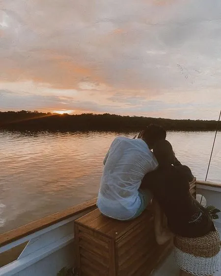 Satu Tahun Menikah, Ini Deretan Foto Manis Dinda Hauw dan Rey Mbayang: Dari Taaruf Sampai Kini Punya Anak