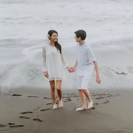 Sederet Foto Ganteng Armand Quinn Anak Farah Quinn Main di Pantai, Punya Tubuh Jangkung dan Kaki Panjang!