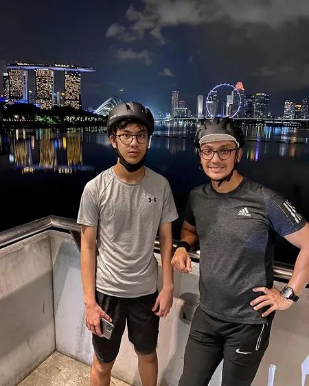 Sederet Foto Ganteng Khayru Hardikusumo Bersepeda Santai, Ketularan Hobi Sang Ayah Gunawan Sudrajat