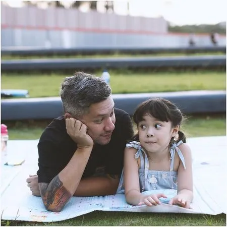 Sederet Foto Kebersamaan Manis Gempi dan Gading Marten Santai Berdua, Piknik di Taman Sampai Naik Sepeda Bareng!