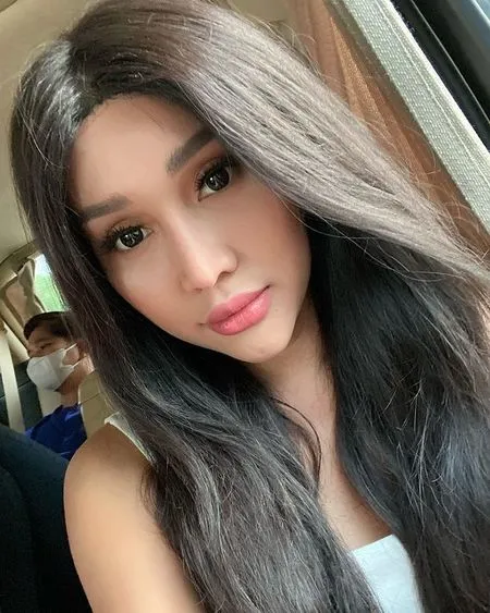 Sederet Foto Selfie Lucinta Luna Pakai Wig dan Tanpa Filter, Tulis Caption 'Apa yang Kalian Iri Dari Wajahku?'