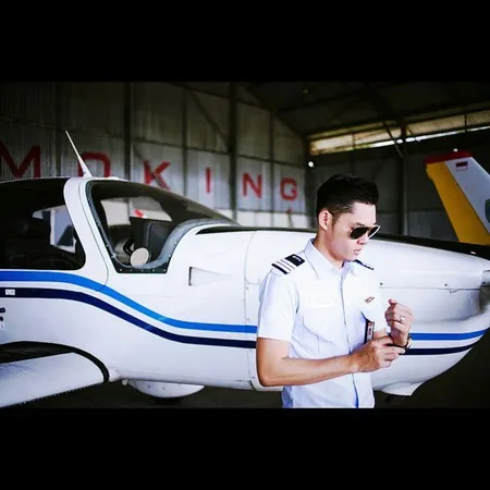 Sederet Pilot Ganteng Indonesia Yang Bikin Hati Lepas Landas M Kapanlagi Com