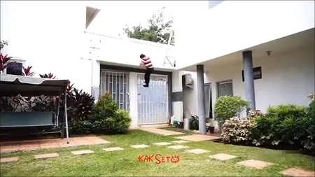 Sederet Potret Aksi Kak Seto yang Tetap Aktif di Usia Sudah 70 Tahun, Lakukan Parkour di Rumahnya - Tebaru Panjat Tebing