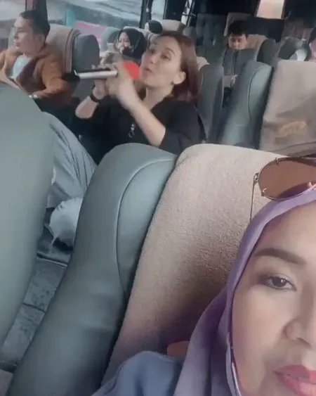 Sederet Potret Seru Ayu Ting Ting dan Keluarga Karaokean Lagu Arab dalam Mobil Menuju Lokasi Liburan