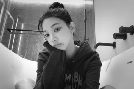 Sederet Tips Foto Ala Karina aespa Si Ratu Selfie, Bikin Jepretan Kamu Jadi Lebih Cakep - Sekelas Idol K-Pop