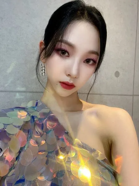 Sederet Tips Foto Ala Karina aespa Si Ratu Selfie, Bikin Jepretan Kamu Jadi Lebih Cakep - Sekelas Idol K-Pop