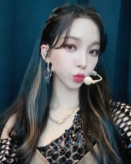 Sederet Tips Foto Ala Karina aespa Si Ratu Selfie, Bikin Jepretan Kamu Jadi Lebih Cakep - Sekelas Idol K-Pop