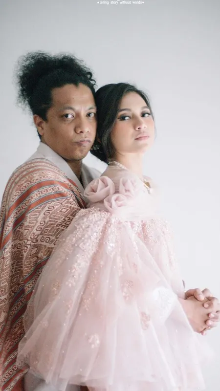 Selain Arie Kriting dan Indah Permatasari, Ini 9 Selebritis yang Mantap Menikah Tanpa Restu Dari Orangtua