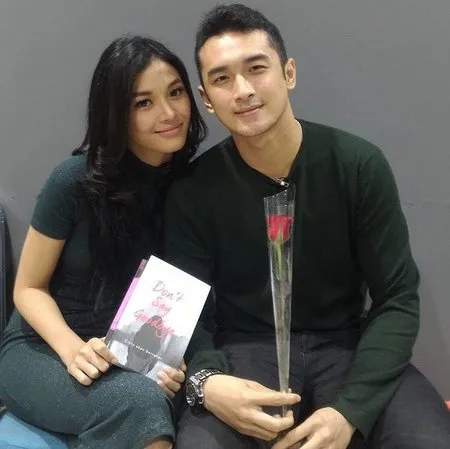 Selalu Mesra Gerald Yohanes Mezty Mez Jagonya Bikin Gemez Kapanlagi Com