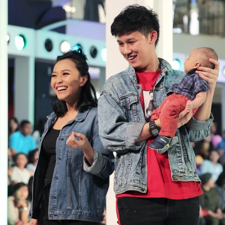 Selebriti Ini Fashion Show Bareng Anak, Lihat Keseruan Mereka!
