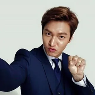 Selfie Imut Momen Konyol Lee Min Ho Tetap Buat Klepek Klepek Kapanlagi Com