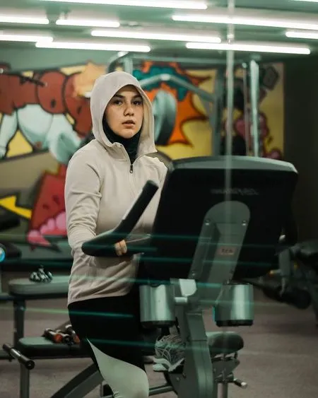 Semakin Langsing, Ini Sederet Potret Mama Cantik Irish Bella Rajin Olahraga, Pilates Sampai Nge-gym Lakukan Latihan Seperti Atlet!