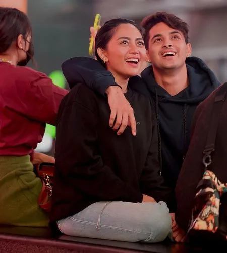 Semakin Terbuka, Deretan Foto Mesra Rachel Vennya dan Salim Nauderer Tak Sungkan Pamer Momen Cium Pipi