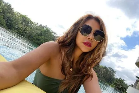 Sempat Dicibir Karena Tampil Seksi Selama Liburan di Bali, Intip Potret Katty Butterfly Belajar Mengaji Lagi - Banjir Pujian dan Semangat dari Netizen