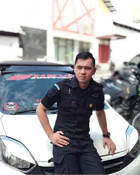 Sempat Dikira Wna Anggota Brimob Ganteng Ini Asli Manado M Kapanlagi Com