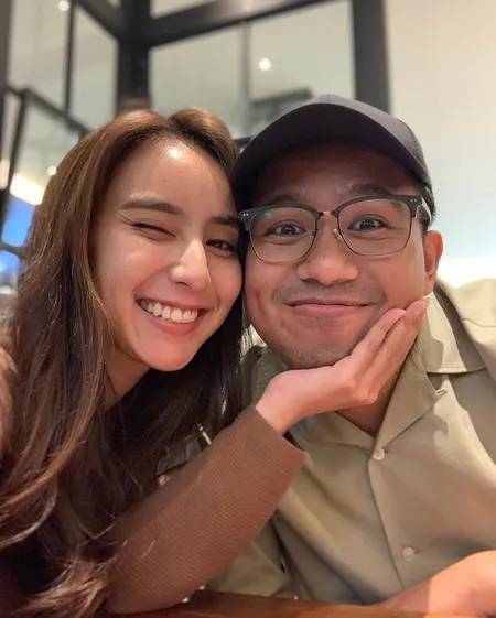 Sering Dibully Netizen Ini 11 Momen Mesra Joshua Suherman Bersama Pacar Cantiknya Kapanlagi Com