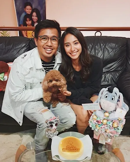Sering Dibully Netizen Ini 11 Momen Mesra Joshua Suherman Bersama Pacar Cantiknya Kapanlagi Com
