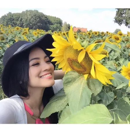 Seru Titi Kamal Habiskan Musim Panas Di Ladang Bunga Matahari Kapanlagi Com