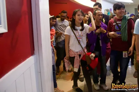 Seru, Yuk Intip Foto-Foto JKT48 Saat Memerah Susu Sapi