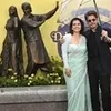 Shah Rukh Khan dan Kajol Resmikan Patung DDLJ di Inggris, Pecahkan Rekor