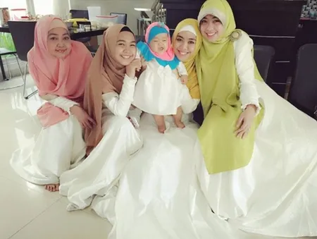 Shindy Kurnia Dokter Hijabers Cantik Jelita Adik Oki Setiana Kapanlagi Com