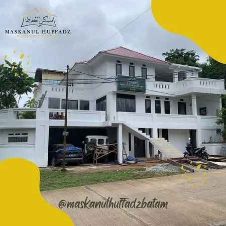 Siap Lahirkan Penghafal Al-Quran, 9 Potret Rumah Masa Kecil Oki Setiana Dewi dan Ria Ricis Setelah Direnovasi Jadi Pondok Pesantren