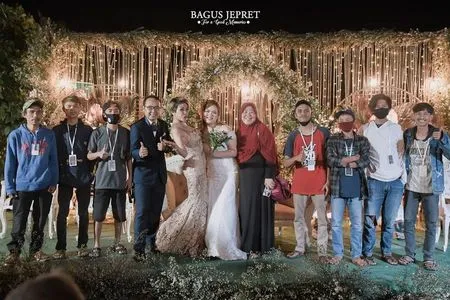Slenge'an Tapi Berhati Malaikat, Ini 5 Potret Nikita Mirzani Nikahkan Pasangan Secara Gratis
