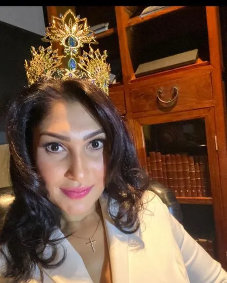 Sosok Pushpika De Silva, Pemenang Mrs Srilanka yang Mahkotanya Dicopot di Panggung - Kini Ajukan Tuntutan