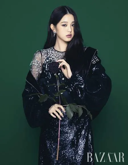 Stunning dalam Photoshoot BAZAAR, Jang Won Young IVE Ceritakan Mimpi dan Ambisinya Menuju Usia 18 Tahun