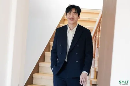 Get Kim Seon Ho Elle Korea Pics