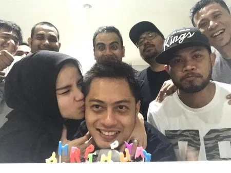 Ferry Ardiansyah Kakak Zaskia Adya Mecca Suami Istri Bahagia Kapanlagi Com