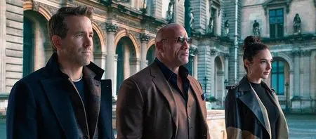 Sudah Rilis Minggu Depan - Yuk Intip 7 Foto Keseruan Ryan Reynolds, Dwayne Johnson dan Gal Gadot di Film 'RED NOTICE'