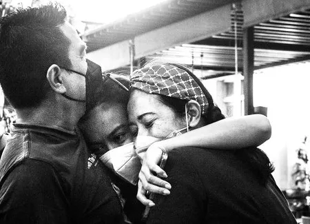 Sudah Tidak Bertemu Setahun Lebih, Intip Deretan Potret Hangat Eva Celia dengan Ibu dan Saudara Sambungnya