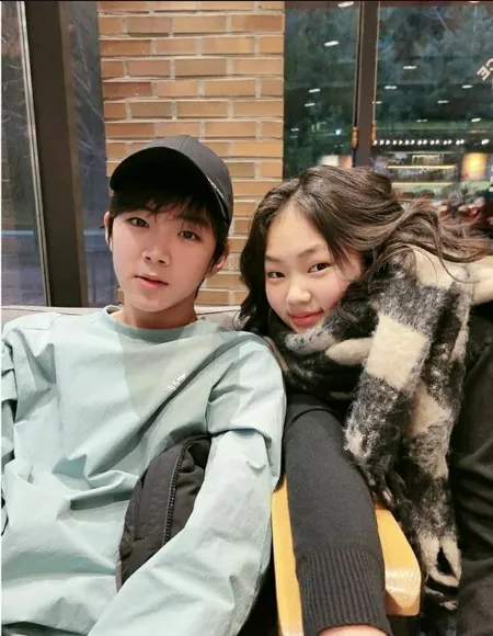 Sukses Bikin Gemas Sekaligus Iri Para Penggemar, Yuk Intip Potret Kedekatan Artis Cilik Kim Min Seo dan Choi Seung Hoon!