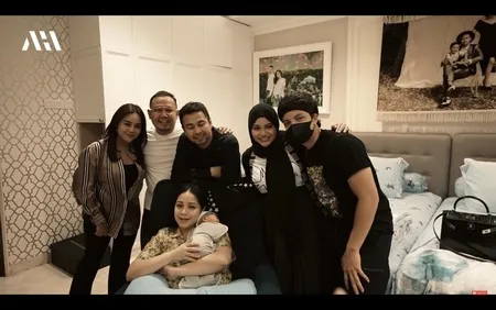 Sultan Abis! 8 Potret Kado Mewah Aurel Hermansyah dan Atta Halilintar Untuk Baby Rayyanza, Ada Handuk - Celemek Hermes