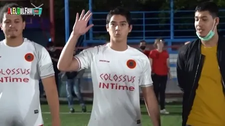 Sultan Abis! Ini 10 Momen Al Ghazali Bagi-Bagi Jam Tangan Mewah ke Semua Teman Satu Tim Sepak Bola di Hari Ulang Tahunnya