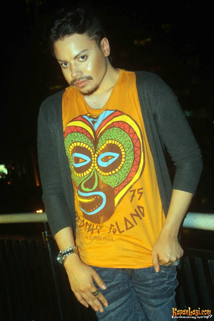 Sam Brodie Transformasi Jadi Tante Jenggot! - KapanLagi.com