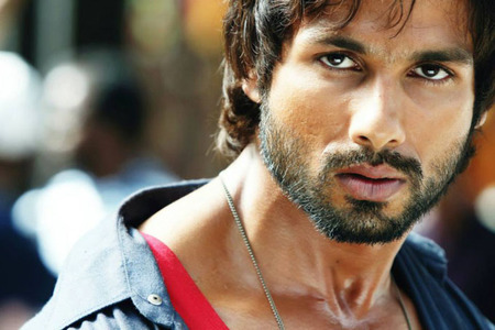 Shahid Kapoor Gagah Berani Di Film R Rajkumar Kapanlagi Com