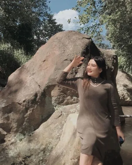 Tak Kalah Cantik! 8 Potret Mella Rossa Adik Via Vallen yang Jarang Tersorot - Sering Disebut Kembaran Sang Kakak