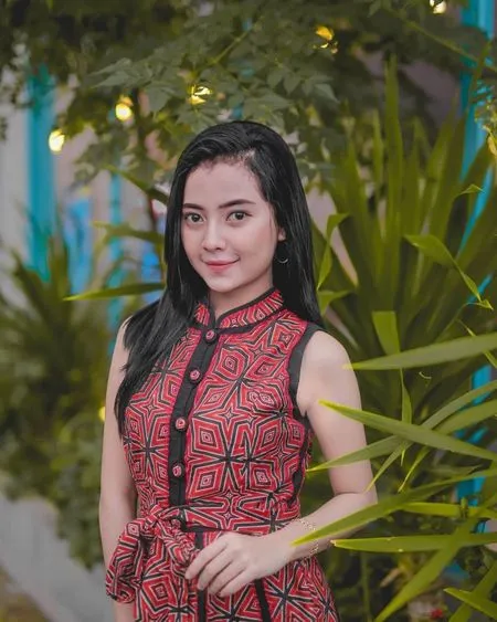 Tak Kalah Cantik dari Lala Widi, Ini 10 Potret Wawa Widi yang Jarang Tersorot - Pedangdut yang Sebentar Lagi Jadi Istri Prajurit Negara