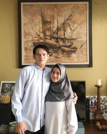Tak Lagi Sendirian, Ini 8 Potret Lebaran Ikke Nurjanah Bersama Suami dan Juga Keluarga