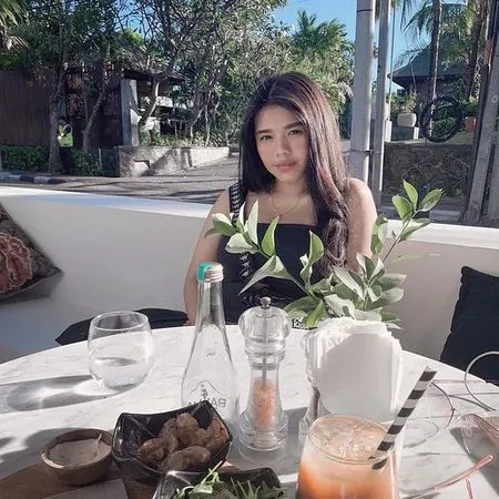 Tak Pernah Tersorot, 8 Potret Rena Oktapia Adik Almarhum Olga Syahputra yang Cantik - Penampilan Hot Curi Perhatian