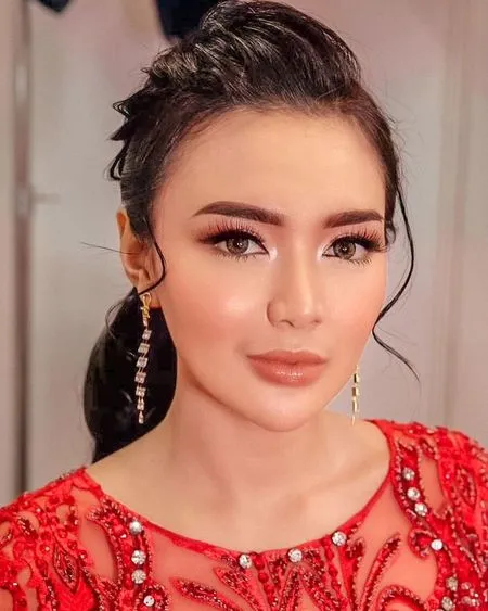 Tampil Beda Namun Tetap Seksi Abis, Intip 10 Potret Cantik Wika Salim Kenakan Gaun Panjang High Slit - Body Goals Jadi Sorotan