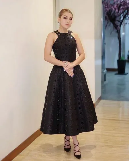 Tampil Satu Acara Dengan Busana Serasi, Intip Potret Ayu Ting Ting dan Ivan Gunawan yang Makin Nempel