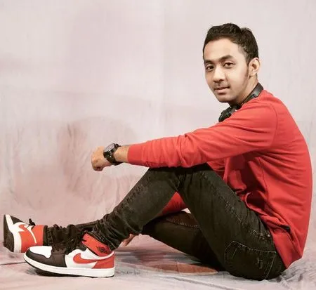 Termasuk Denny Caknan, 9 Pedangdut Pria Asal Jawa Timur Ini Punya Suara Khas yang Merdu - Siapa Saja Mereka?