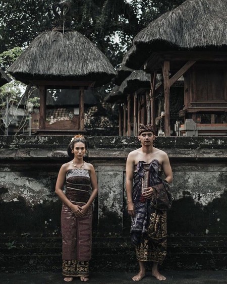 Termasuk Jessica Iskandar & Vincent Verhaag, 6 Pasang Selebriti Ini Lakukan Prewedding Dengan Adat Bali