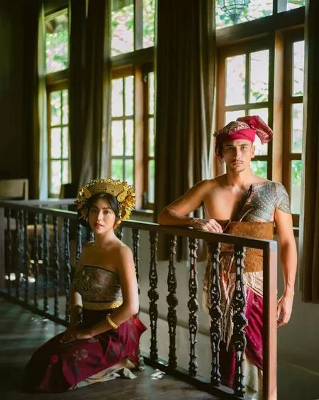 Termasuk Jessica Iskandar & Vincent Verhaag, 6 Pasang Selebriti Ini Lakukan Prewedding Dengan Adat Bali