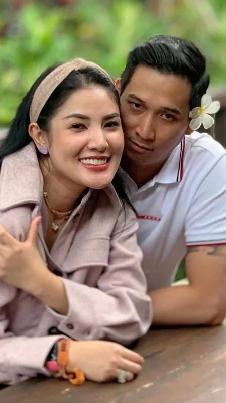 Termasuk Suami Nindy Ayunda, 7 Publik Figur Ini Bercerai Saat Masih Berada di Penjara