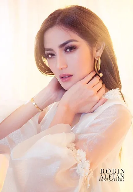 Tubuh Langsing Memakai Kebaya Jedar Pemotretan Bareng Girlsquad Kapanlagi Com Tubuh Langsing Memakai Kebaya Jedar Pemotretan Bareng Girlsquad Kapanlagi Com